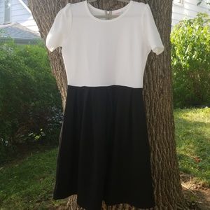 Black and white LuLaRoe Amelia XL NWOT